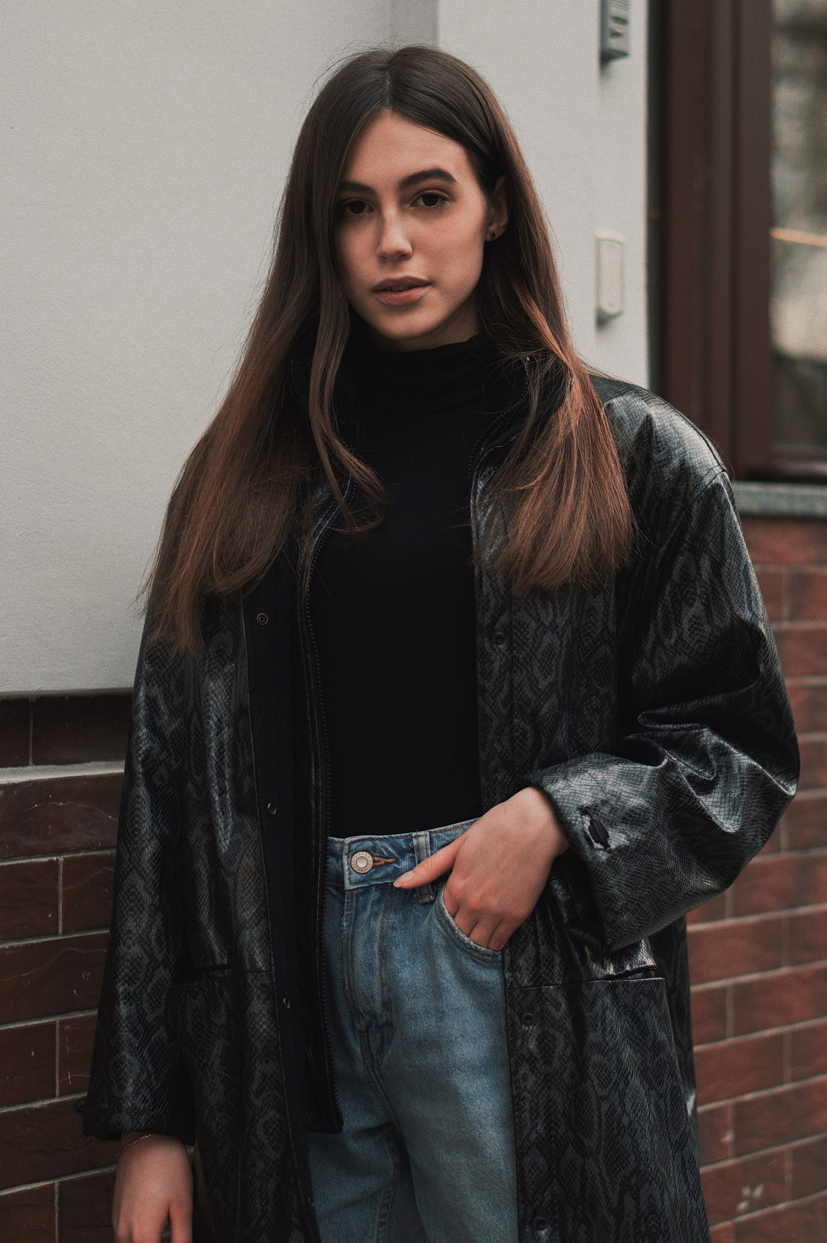 lyle_vintage_leather_holdall_unsplash